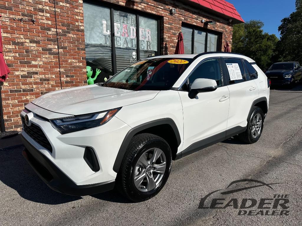 2022 Toyota RAV4 XLE's photo